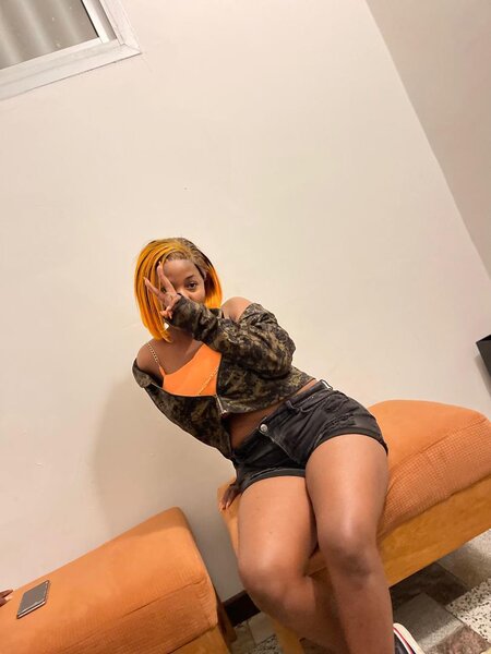 Fata cameruneza cauta un barbat in strainatate pentru o relatie serioasa ca